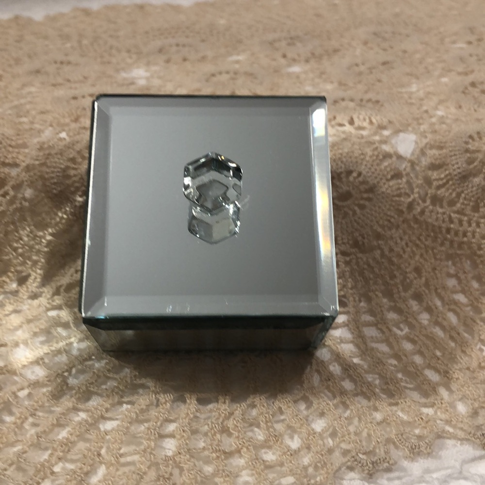 Mirrored Trinket Box - Picture 2 of 5